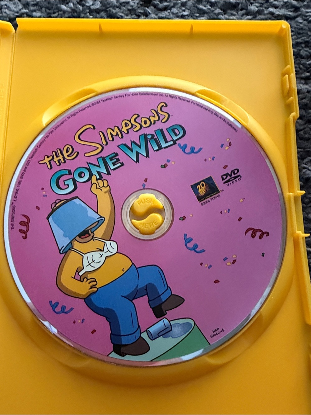 The Simpsons Gone Wild / Family Guy: The Freakin’ Sweet Collection comedy DVDs - Picture 8 of 9